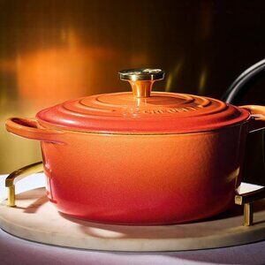 Le Creuset Enameled Cast Iron Signature Round Dutch Oven, 7.25 qt